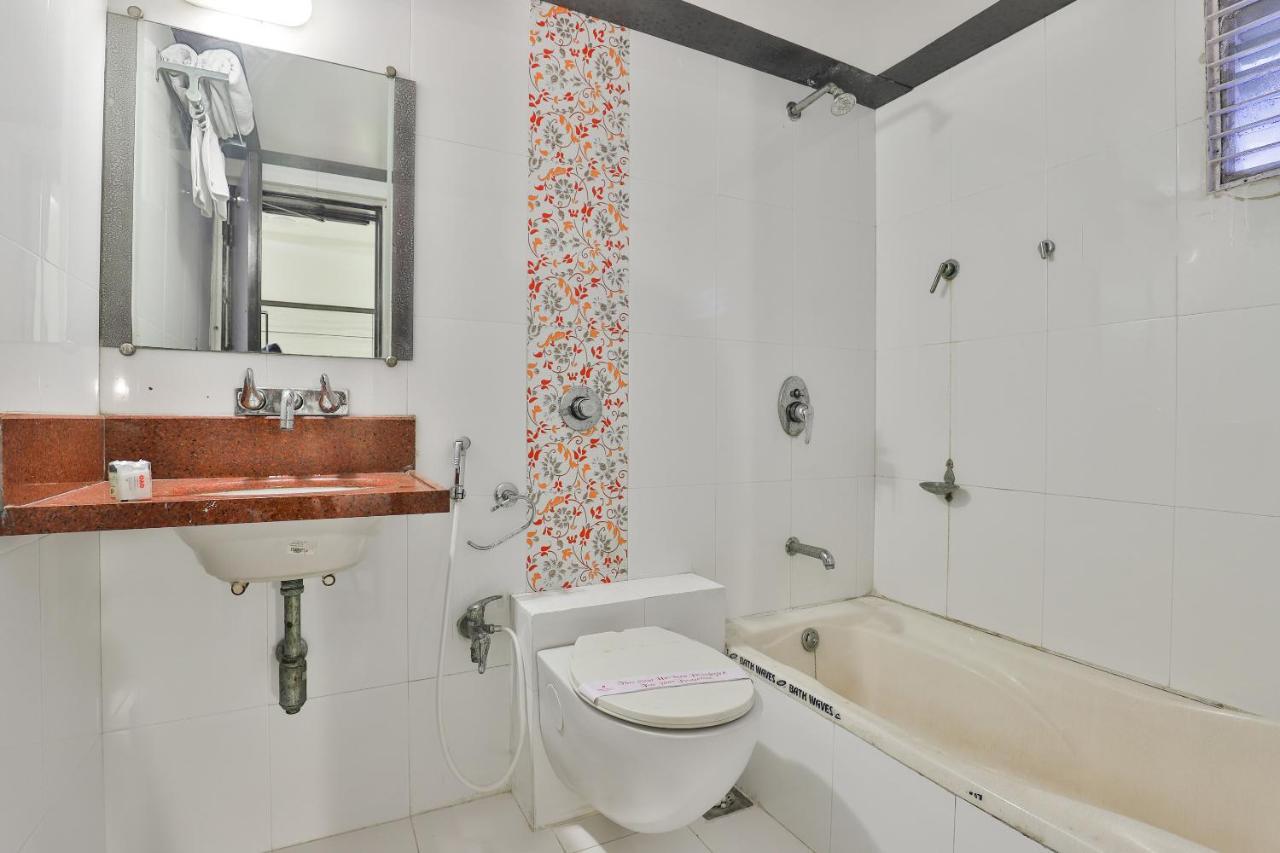 Oyo 2351 Hotel Golden Plaza Ahmedabad Bagian luar foto