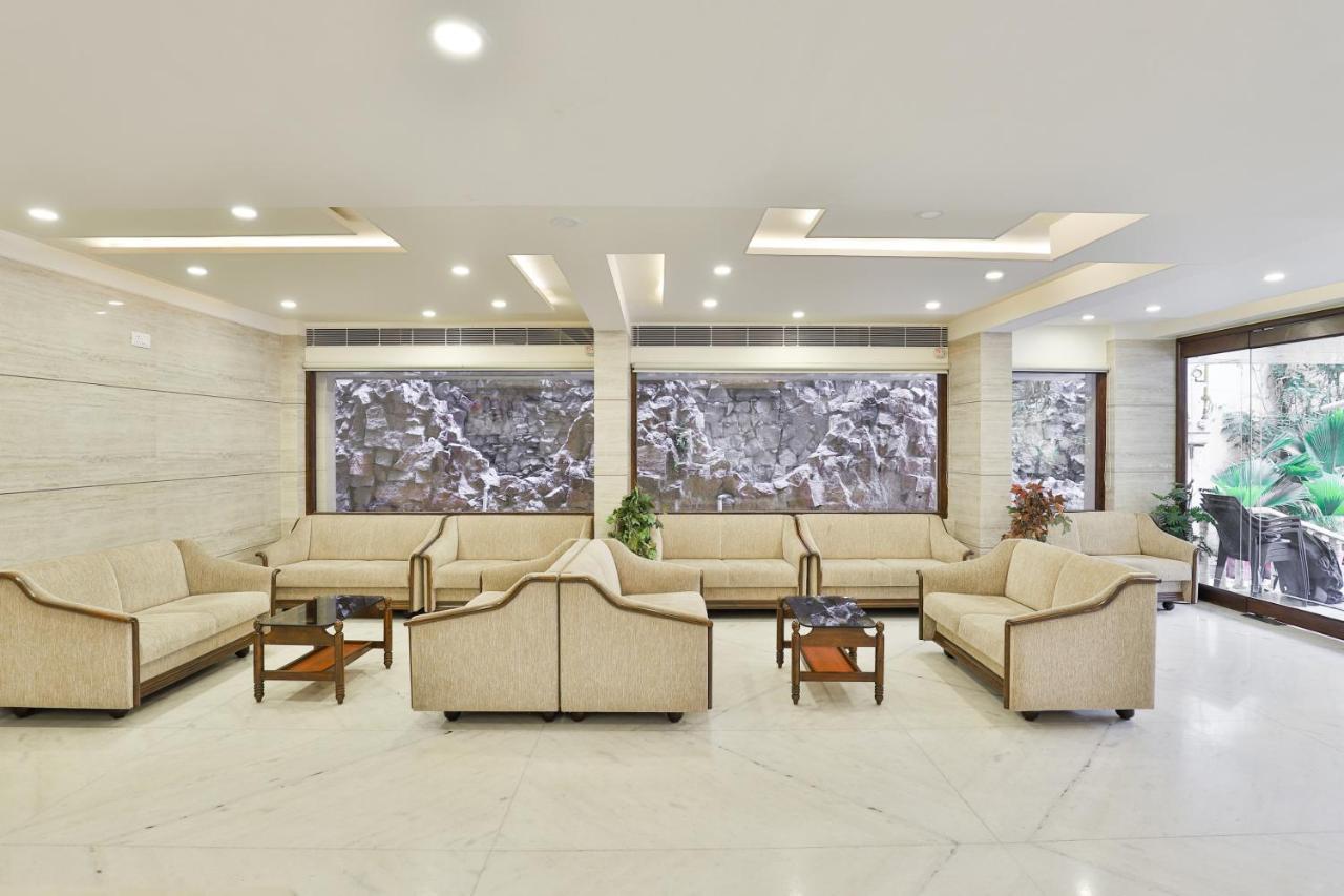 Oyo 2351 Hotel Golden Plaza Ahmedabad Bagian luar foto