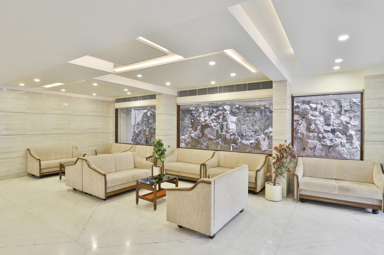 Oyo 2351 Hotel Golden Plaza Ahmedabad Bagian luar foto