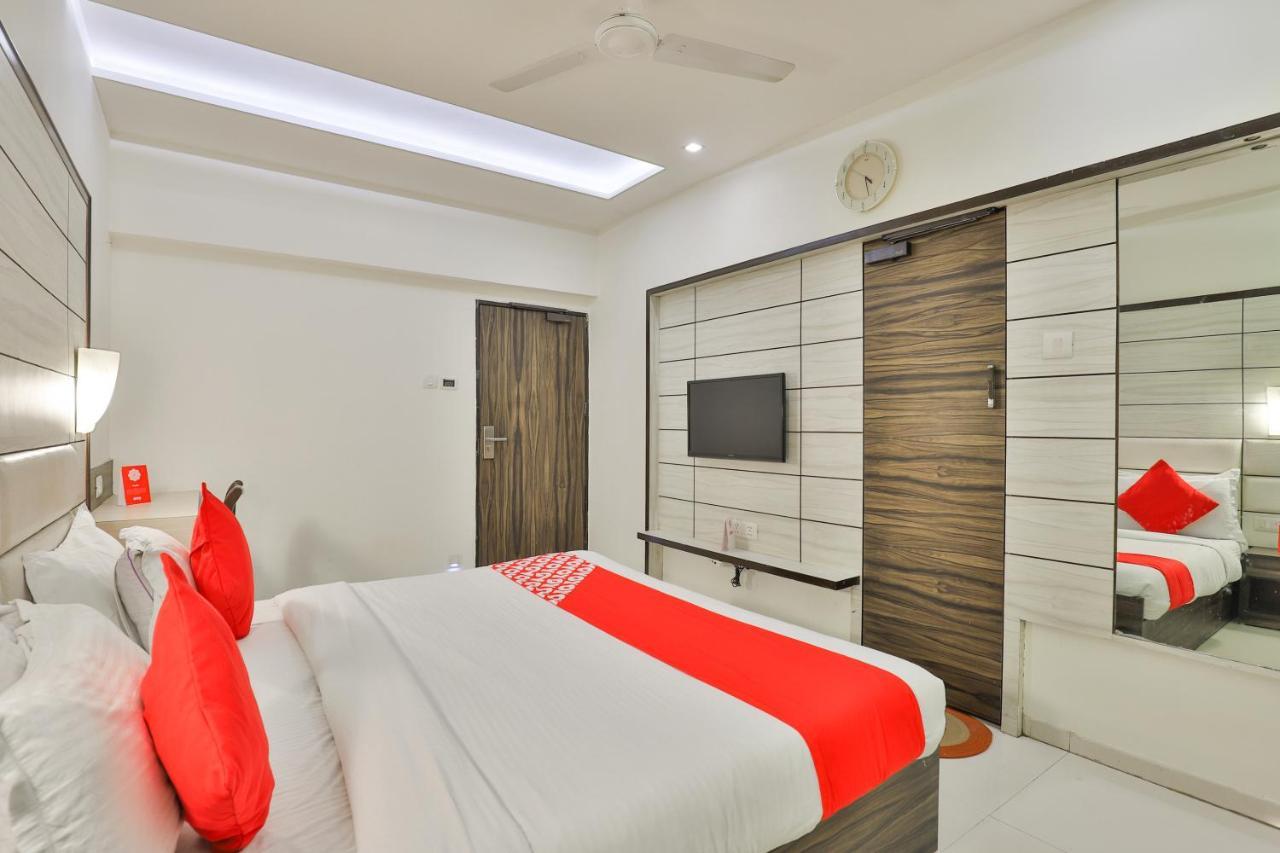 Oyo 2351 Hotel Golden Plaza Ahmedabad Bagian luar foto
