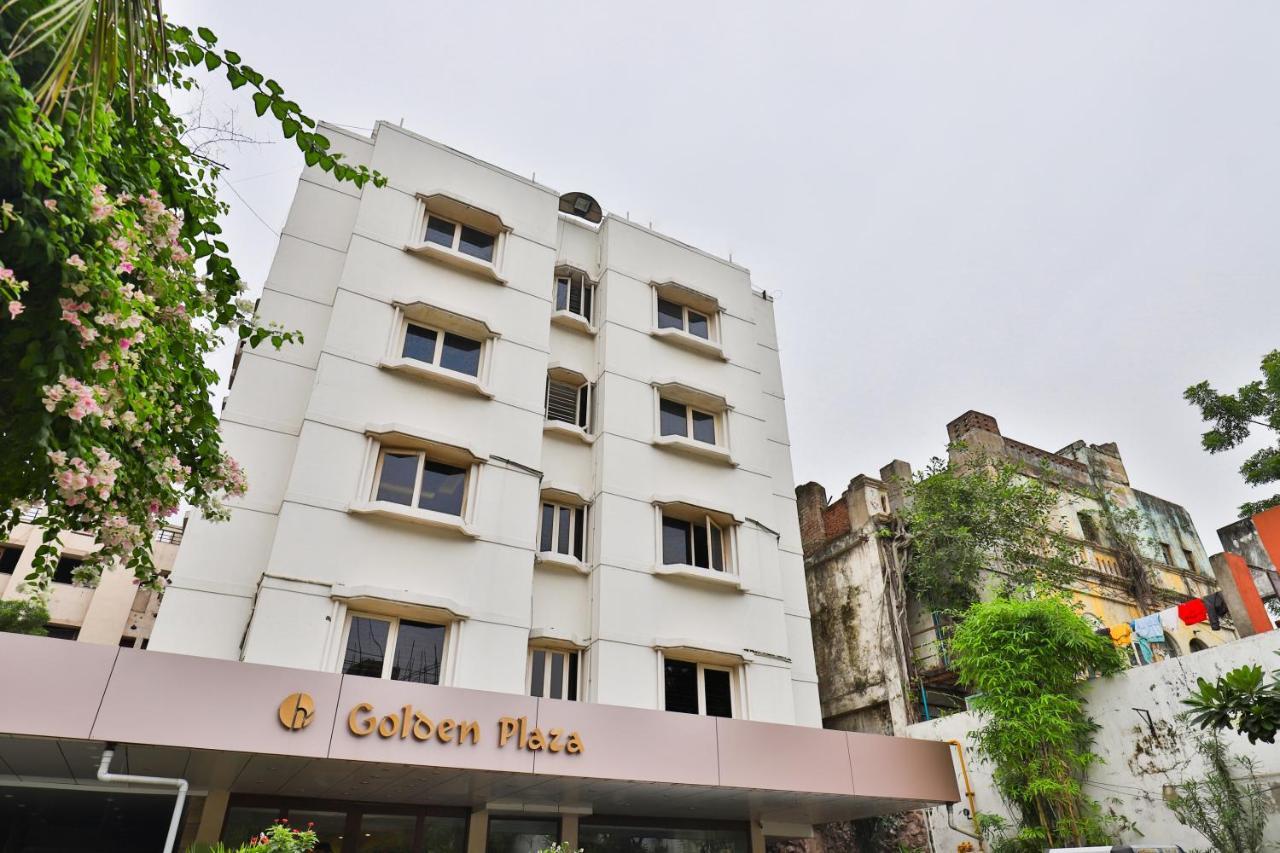 Oyo 2351 Hotel Golden Plaza Ahmedabad Bagian luar foto