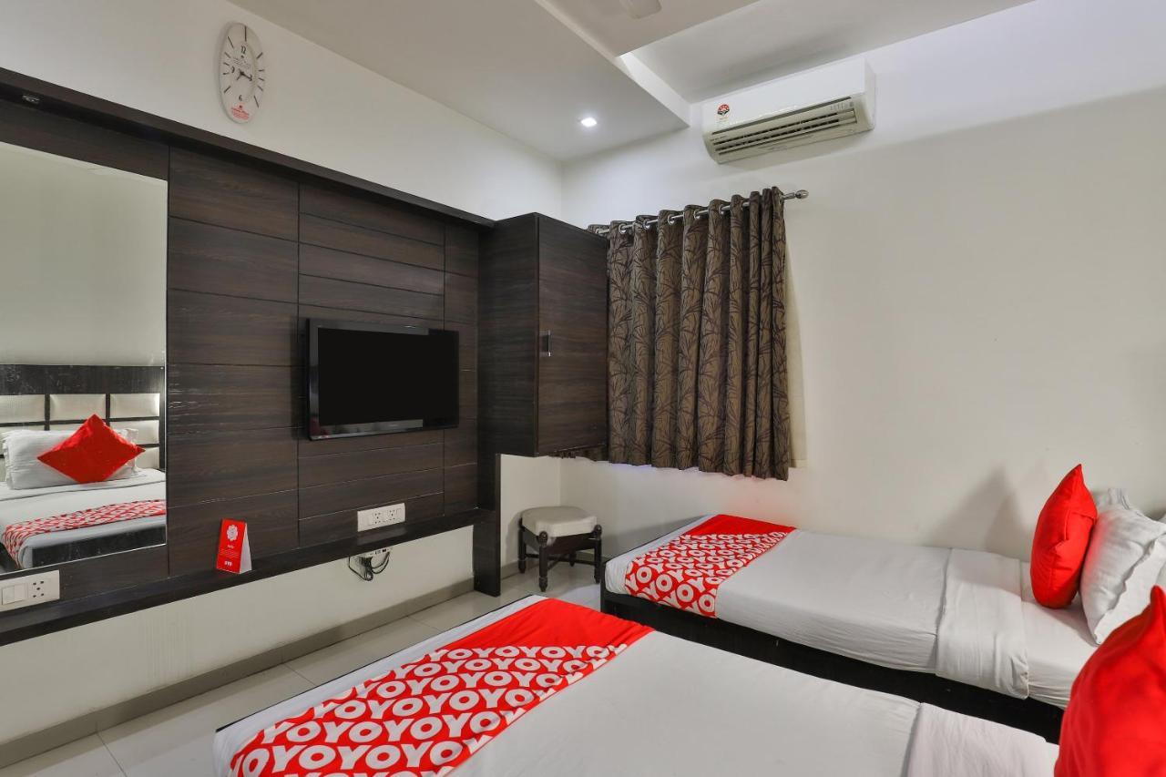 Oyo 2351 Hotel Golden Plaza Ahmedabad Bagian luar foto