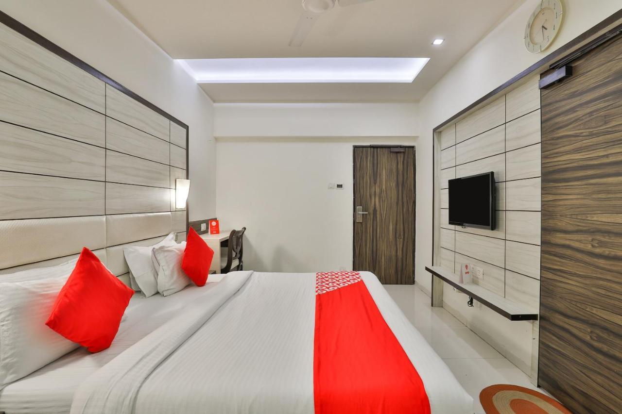 Oyo 2351 Hotel Golden Plaza Ahmedabad Bagian luar foto