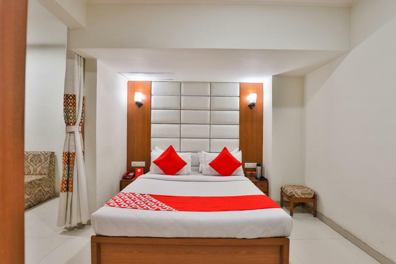Oyo 2351 Hotel Golden Plaza Ahmedabad Bagian luar foto
